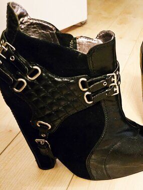 Vintage Sam Edelman Zoe Booties in Black (Balenciaga Knock-Offs) size 9M